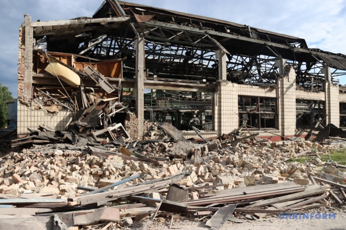 Завод южмаш последствия удара фото 3 Shops Destroyed In Missile Attack On Darnytsia Railcar Repair Plant " The Cent